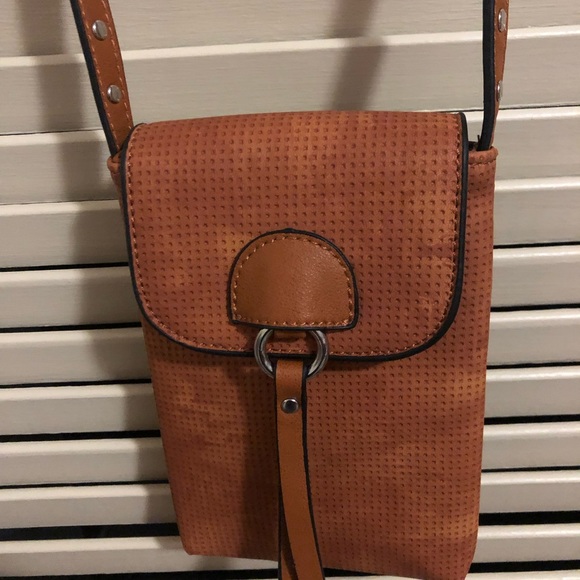 MELLOW WORLD NWOT Vegan Leather Studded Cell Phone Crossbody. - Picture 1 of 10